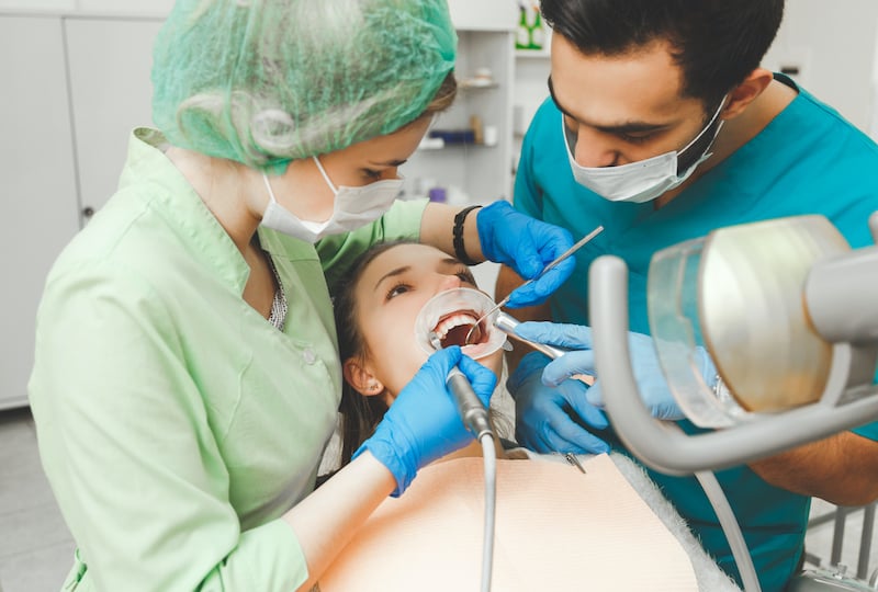 girl-on-preventive-teeth-cleaning-at-the-intern-de-PFCBKZX