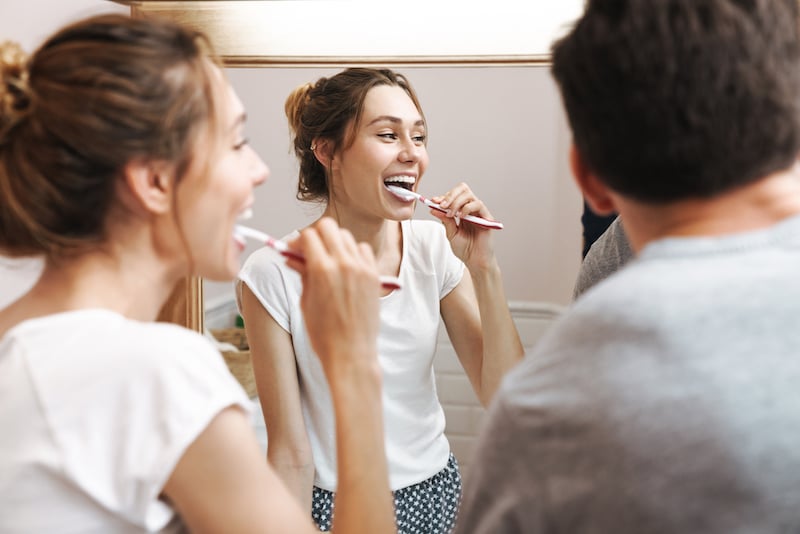 image-of-attractive-couple-cleaning-teeth-together-F3RMUTM